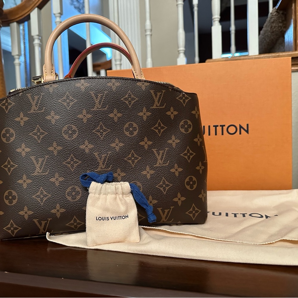 Petit Palais Monogram bag